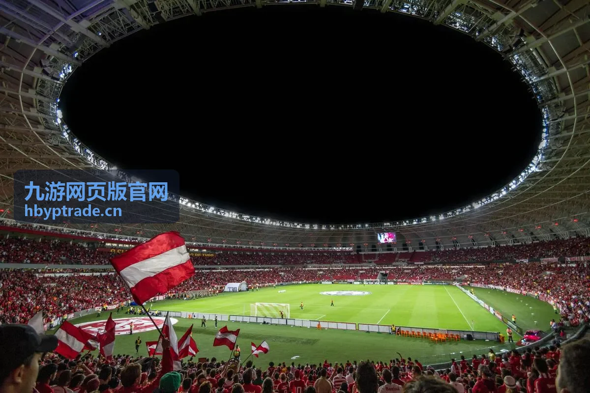 九游网页版官网在客厅大屏与手机端同时使用的场景示意